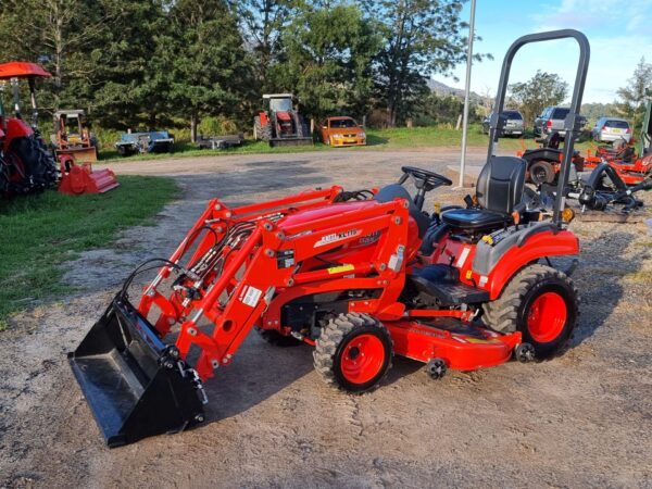 SOLD - Used Kioti CS2610HST Tractor with 4in1 bucket and 1.5m Underbelly Mower (like New) - Image 4