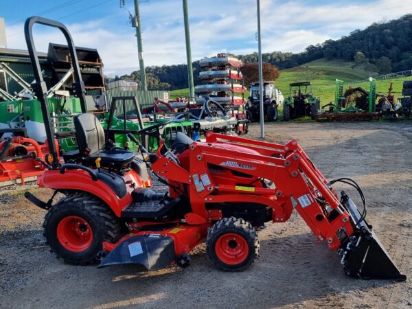 SOLD - Used Kioti CS2610HST Tractor with 4in1 bucket and 1.5m Underbelly Mower (like New) - Image 6