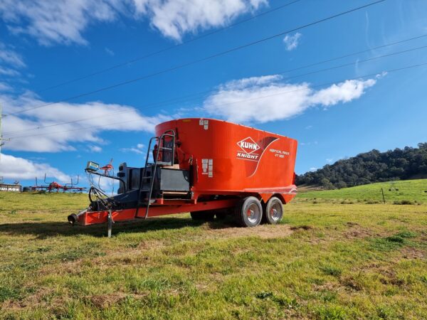 Used Kuhn Knight Vertical Maxx VT1100 Twin Auger Mixer Wagon