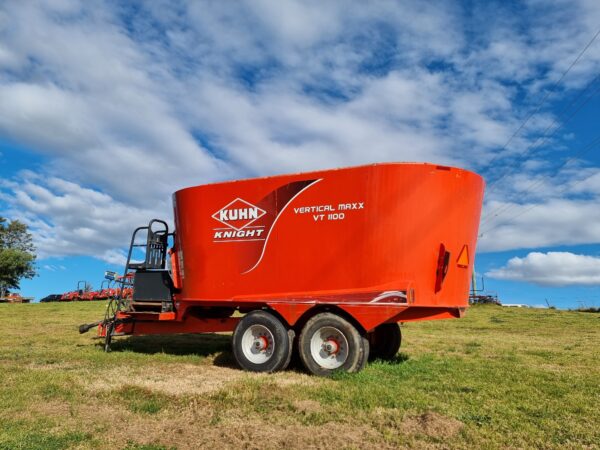 Used Kuhn Knight Vertical Maxx VT1100 Twin Auger Mixer Wagon