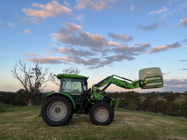 Deutz 5125HD 126HP Cab Tractor with Loader - Image 4