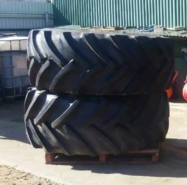 Deutz 7 Series Wheels  - Front Rims and Tyres as new - 600/70 R30 - Image 3