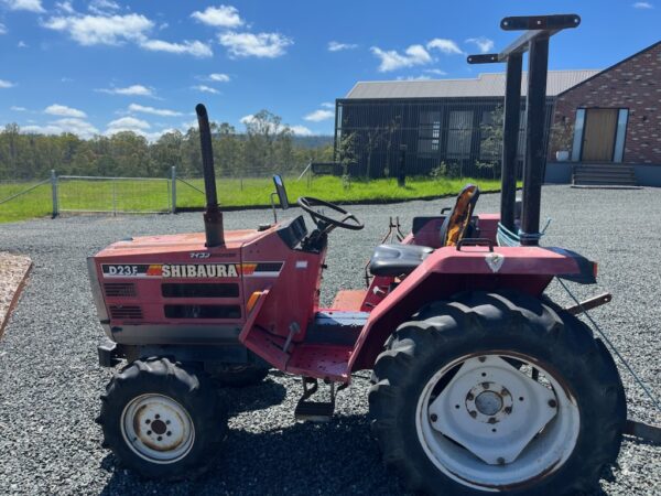 Used Shibaura D23F Tractor - 4wd 23hp - Image 2